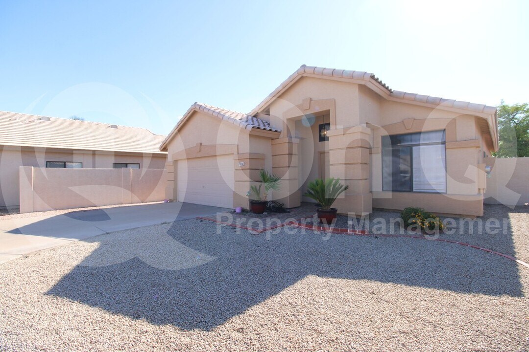 7074 S Heather Dr in Tempe, AZ - Building Photo
