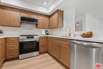 5500 Torrance Blvd in Torrance, CA - Foto de edificio - Building Photo