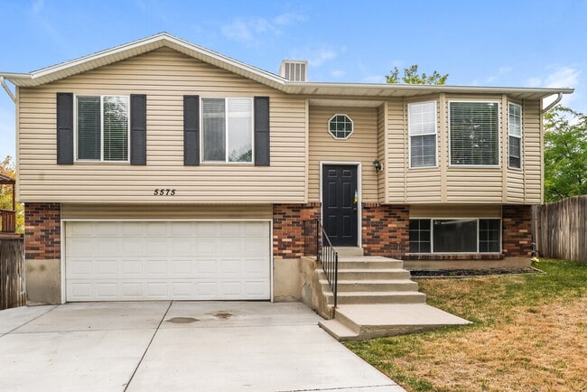 property at 5575 Snapdragon Cove
