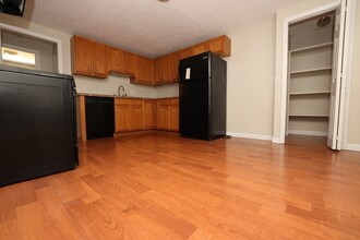 75 Hammond St in Bridgewater, MA - Building Photo - Building Photo