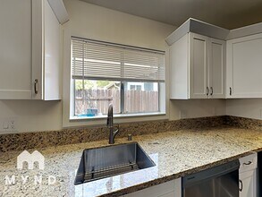 2740 42nd St in Sacramento, CA - Building Photo - Building Photo