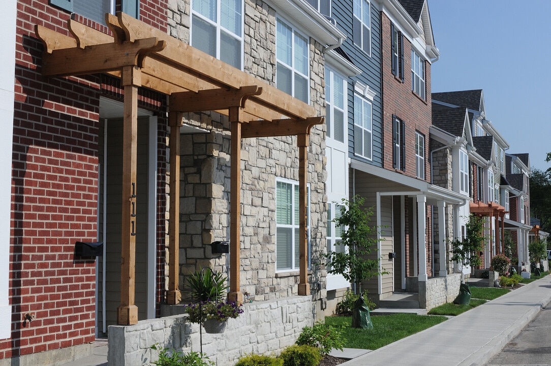 Riverwalk Flats and Rowhouses in Milford, OH - Foto de edificio