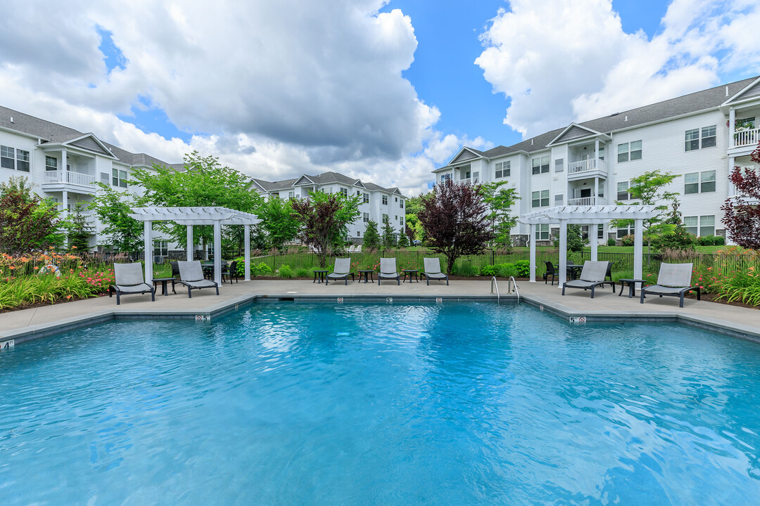 The Pointe at Dorset Crossing in Simsbury, CT - Building Photo