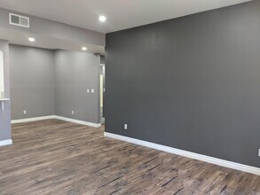 23947 Del Monte Dr. in Santa Clarita, CA - Building Photo - Building Photo