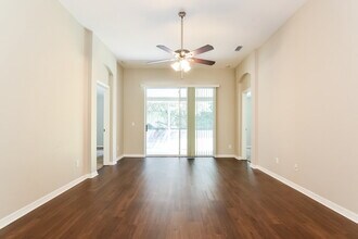 9732 White Barn Way in Riverview, FL - Foto de edificio - Building Photo