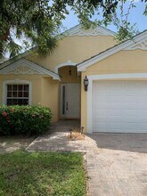 131 Lancaster Way in Royal Palm Beach, FL - Building Photo - Building Photo