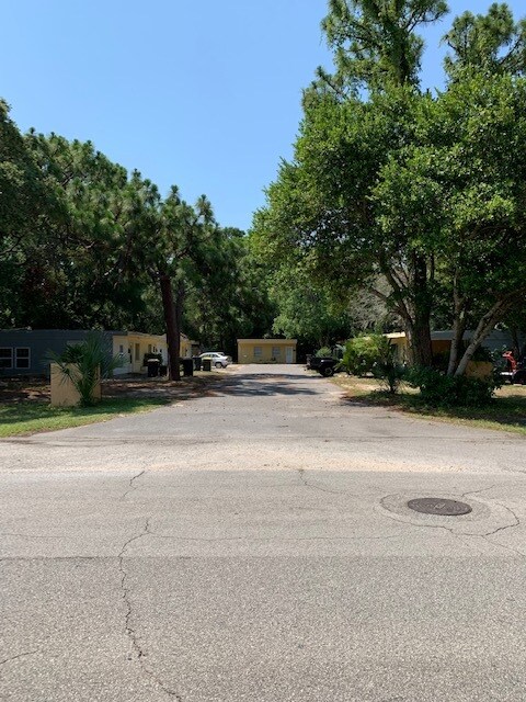 240 Hollywood Blvd SE, Unit E in Fort Walton Beach, FL - Building Photo