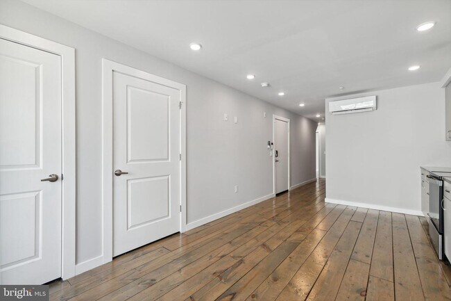 1534 W Stiles St-Unit -B in Philadelphia, PA - Building Photo - Building Photo