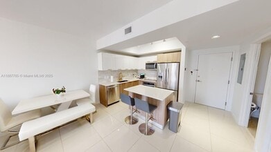 5300 Paseo Blvd, Unit 1607 in Doral, FL - Building Photo - Building Photo
