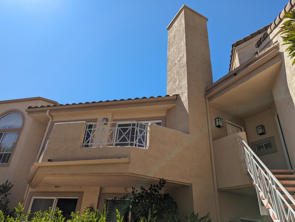 23633 Del Monte Dr. in Santa Clarita, CA - Building Photo