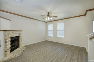 2215 Dry Creek Dr in Round Rock, TX - Building Photo - Building Photo