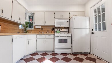 44 Schlosser Dr in Rochelle Park, NJ - Building Photo - Building Photo