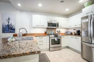 78-6833-6833 Ali‘i Dr in Kailua Kona, HI - Foto de edificio - Building Photo