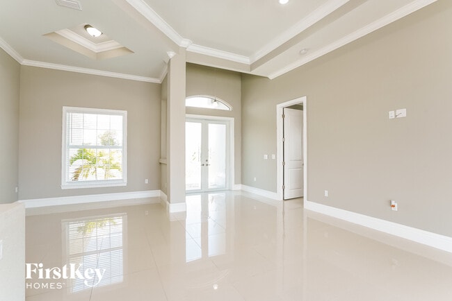 645 NE 6th Ave in Cape Coral, FL - Building Photo - Building Photo