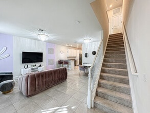 1240 Eucalyptus Dr, Unit 4 in Hollywood, FL - Foto de edificio - Building Photo