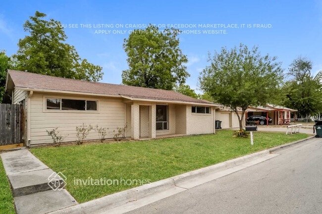 221 Ellis St in San Marcos, TX - Foto de edificio - Building Photo