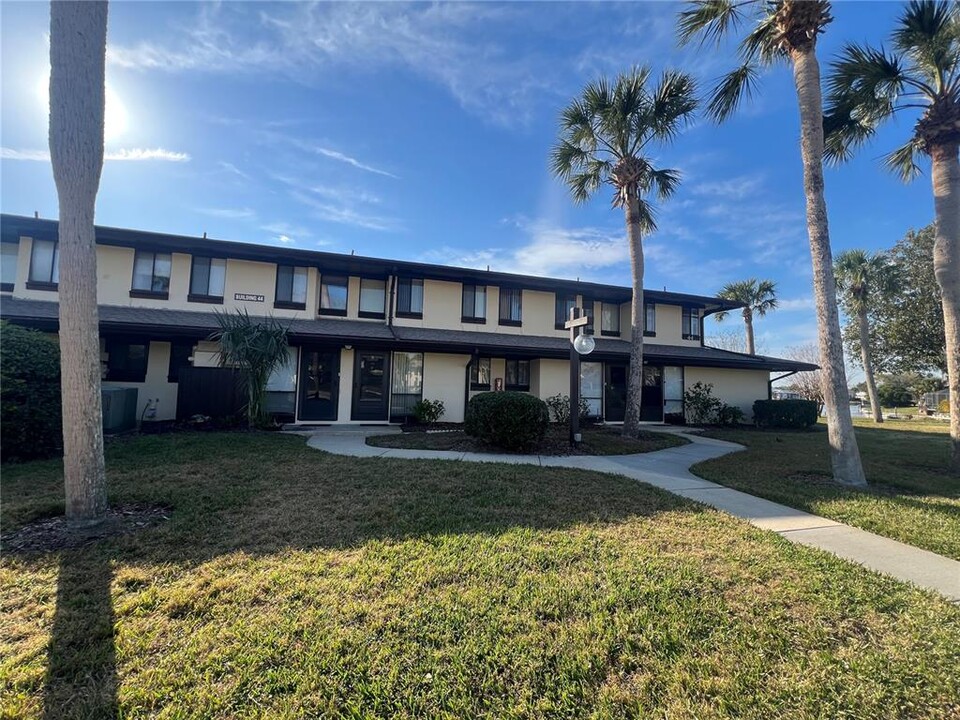 44 Club House Dr in Palm Coast, FL - Building Photo