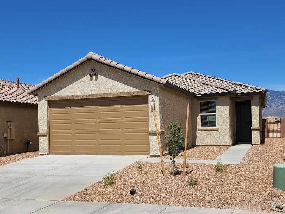 7967 S Golden Bell Dr in Tucson, AZ - Foto de edificio