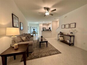 8290 Cor Pne Wy in New Port Richey, FL - Foto de edificio - Building Photo