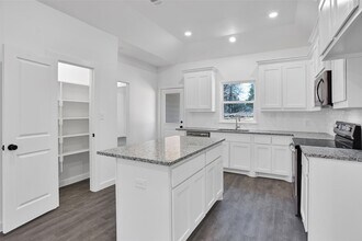 1479 Cathey Dr in Denison, TX - Building Photo - Building Photo