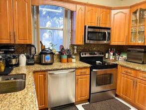335 NW 152nd Ln in Pembroke Pines, FL - Foto de edificio - Building Photo