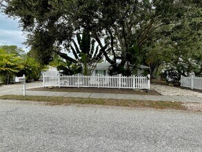 2159 Bougainvillea St in Sarasota, FL - Building Photo - Building Photo