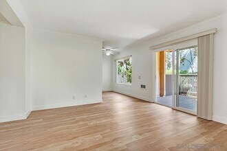 8521 Villa La Jolla Dr in San Diego, CA - Building Photo - Building Photo
