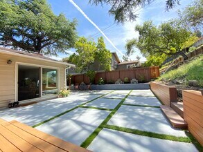 3662 Farm Hill Blvd in Redwood City, CA - Building Photo - Building Photo