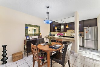 413 4th Ln in Palm Beach Gardens, FL - Building Photo - Building Photo