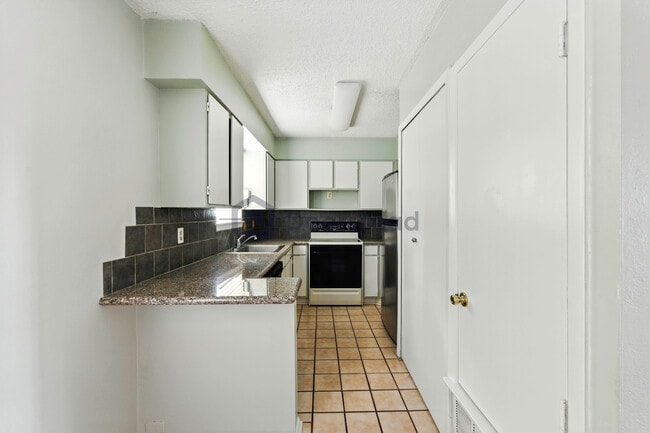 property at 923 Vance Jackson Rd