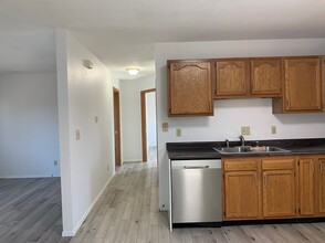 1416 Maricopa Dr, Unit Apt 3 in Oshkosh, WI - Foto de edificio - Building Photo