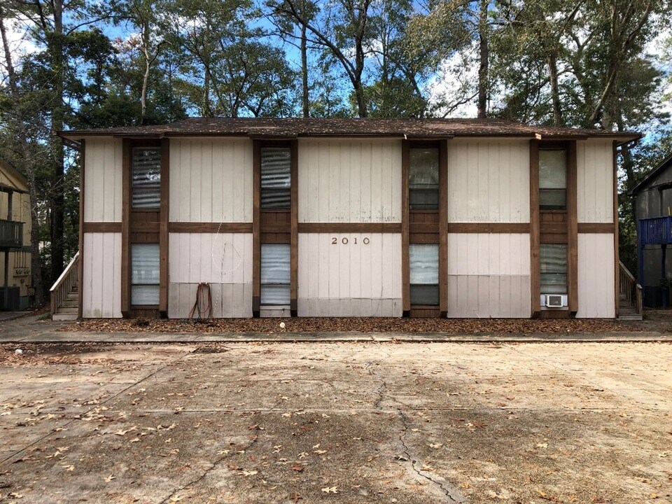 2010 Bradford Ct in Tallahassee, FL - Building Photo