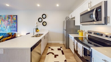 Beacon Townhomes in Regina, SK - Building Photo - Building Photo