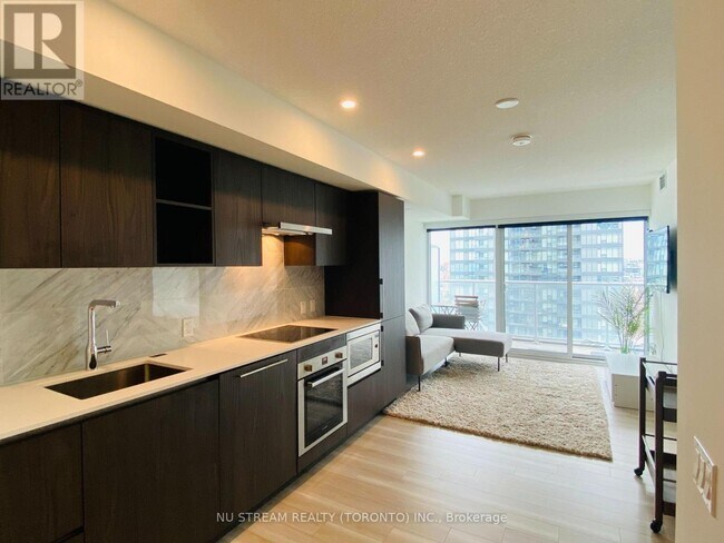 property at 17-2617 Bathurst St