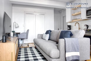 1284 Beacon St in Brookline, MA - Building Photo