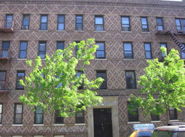 Leonard Court in Brooklyn, NY - Building Photo