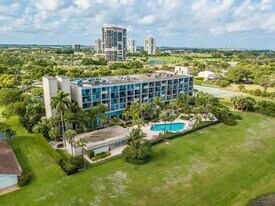 1830 Embassy Dr in West Palm Beach, FL - Building Photo