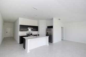 248 Hayley St in Winter Haven, FL - Building Photo - Building Photo