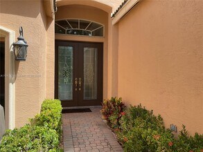 9329 Via Grande W in Wellington, FL - Building Photo - Building Photo