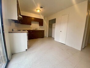 2013 W Emma Ave in Springdale, AR - Building Photo - Building Photo