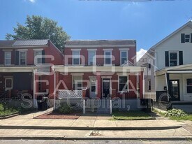 1915 Manada St in Harrisburg, PA - Building Photo