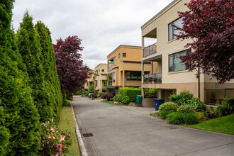 Moss Bay Village in Kirkland, WA - Building Photo - Building Photo