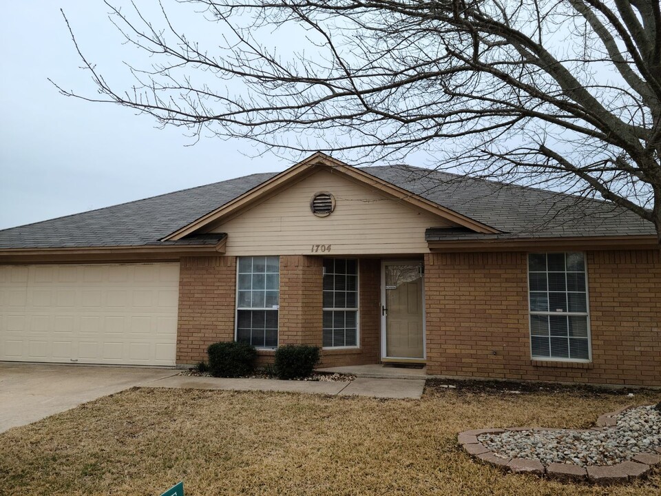 1704 Clairidge Ave in Killeen, TX - Building Photo