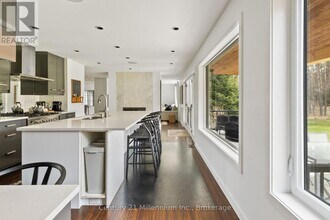 9811-7137 Beachwood Rd in Clearview, ON - Building Photo - Building Photo