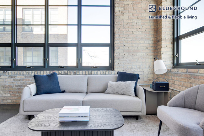 2061 N Southport Ave in Chicago, IL - Building Photo - Building Photo