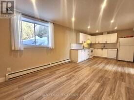 50 Fringewood Dr in Ottawa, ON - Building Photo