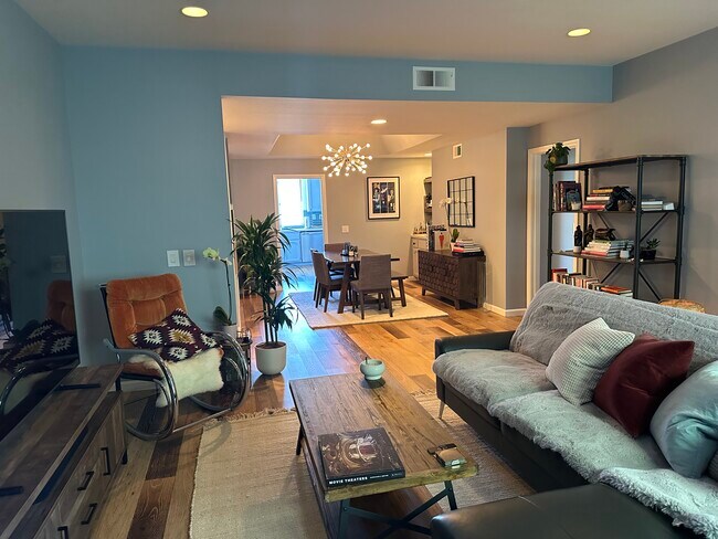 property at 1433 Barry Ave