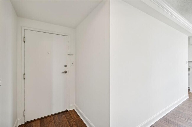2479 Peachtree Rd in Atlanta, GA - Building Photo - Building Photo