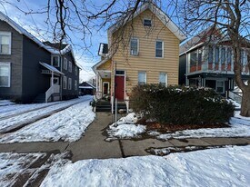 2476 W 10th St in Cleveland, OH - Building Photo