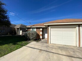 239 Rosalie Dr in New Braunfels, TX - Building Photo